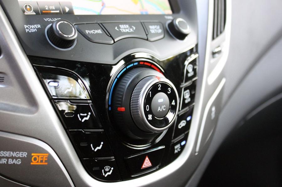  Hyundai Veloster 2011 года  (фото 76 из 184)